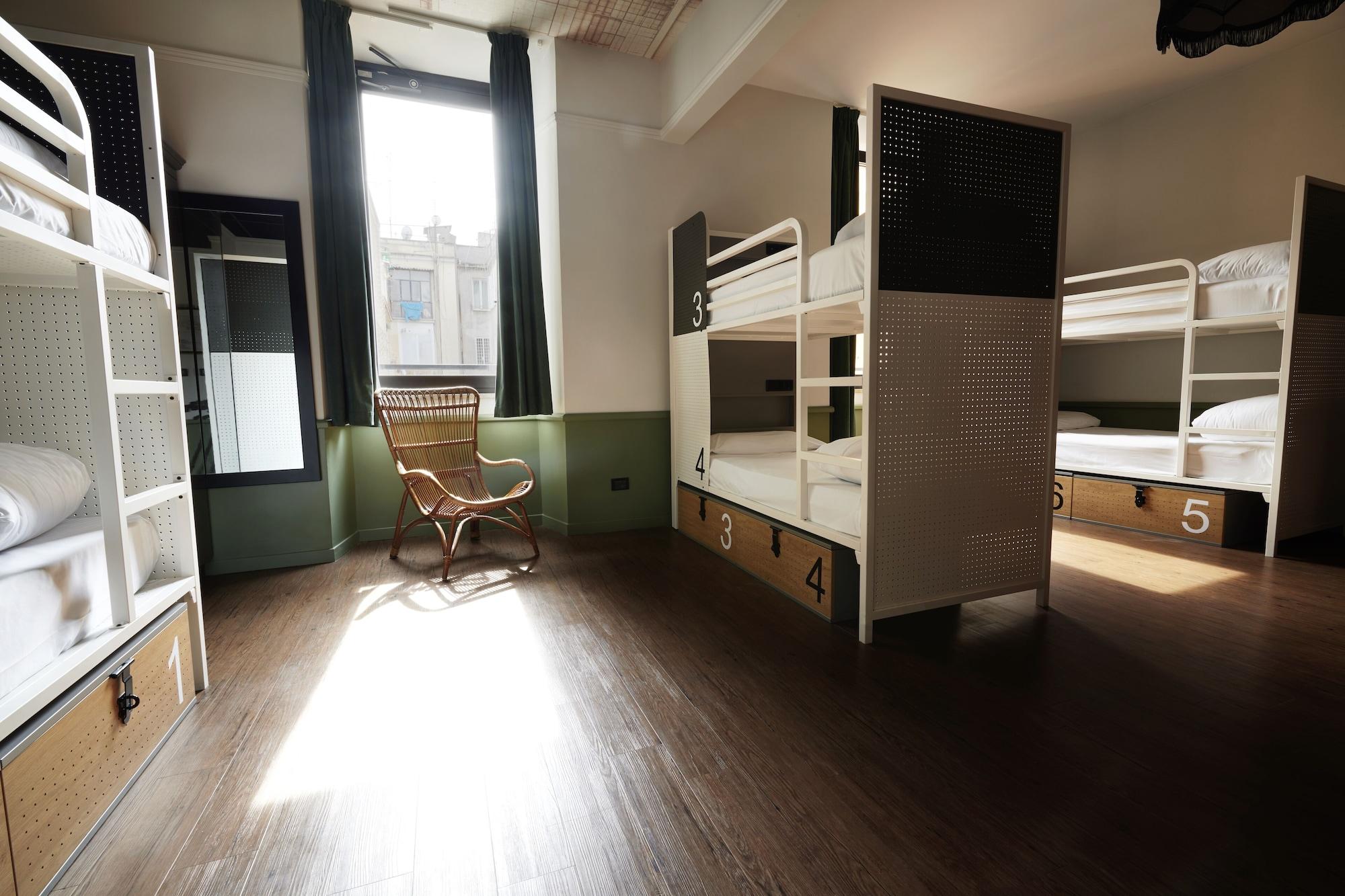 Hostel Generator Rom
